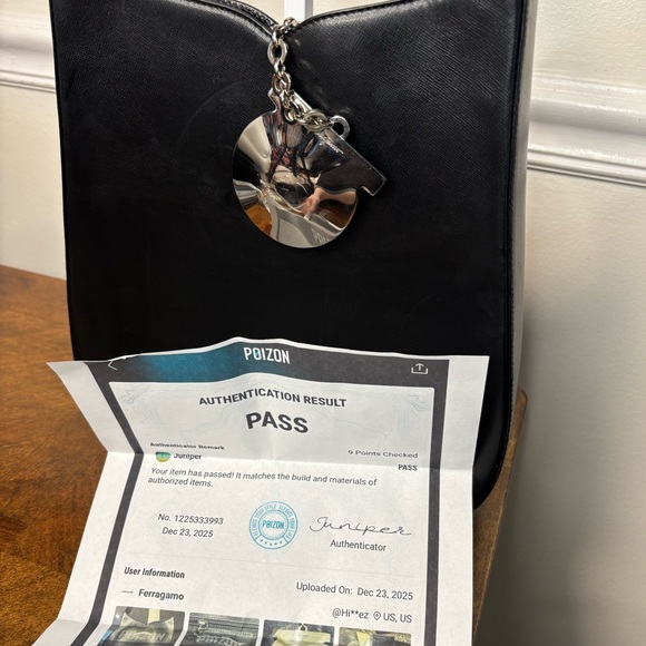 SALVATORE FERRAGAMO GANCINI SHOULDER BAG - Picture 5 of 16